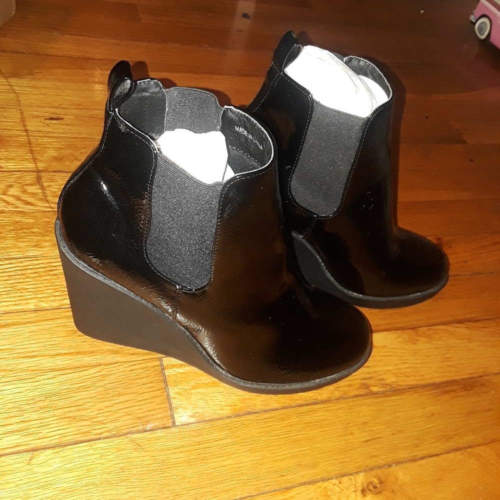 Rise shin edge bootie